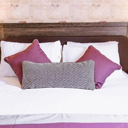 The Bull Hotel Stony Stratford Exteriér fotografie